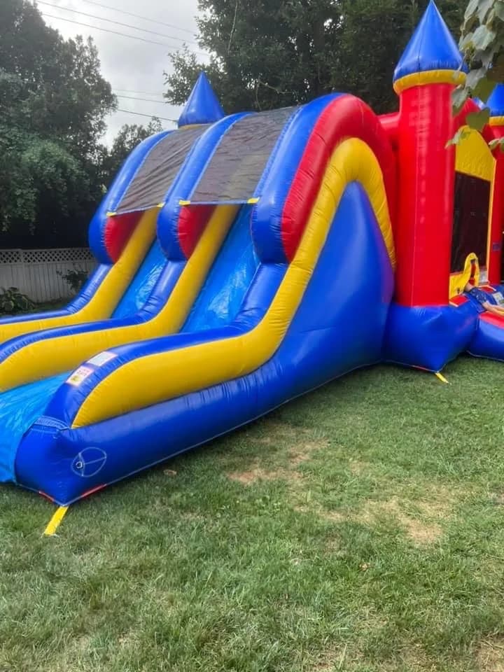 Double slide combo bounce house
